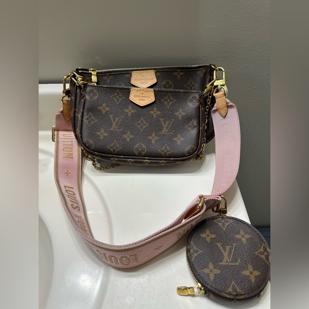 Louis Vuitton Multi Pochette Accessoires- Rose Clair